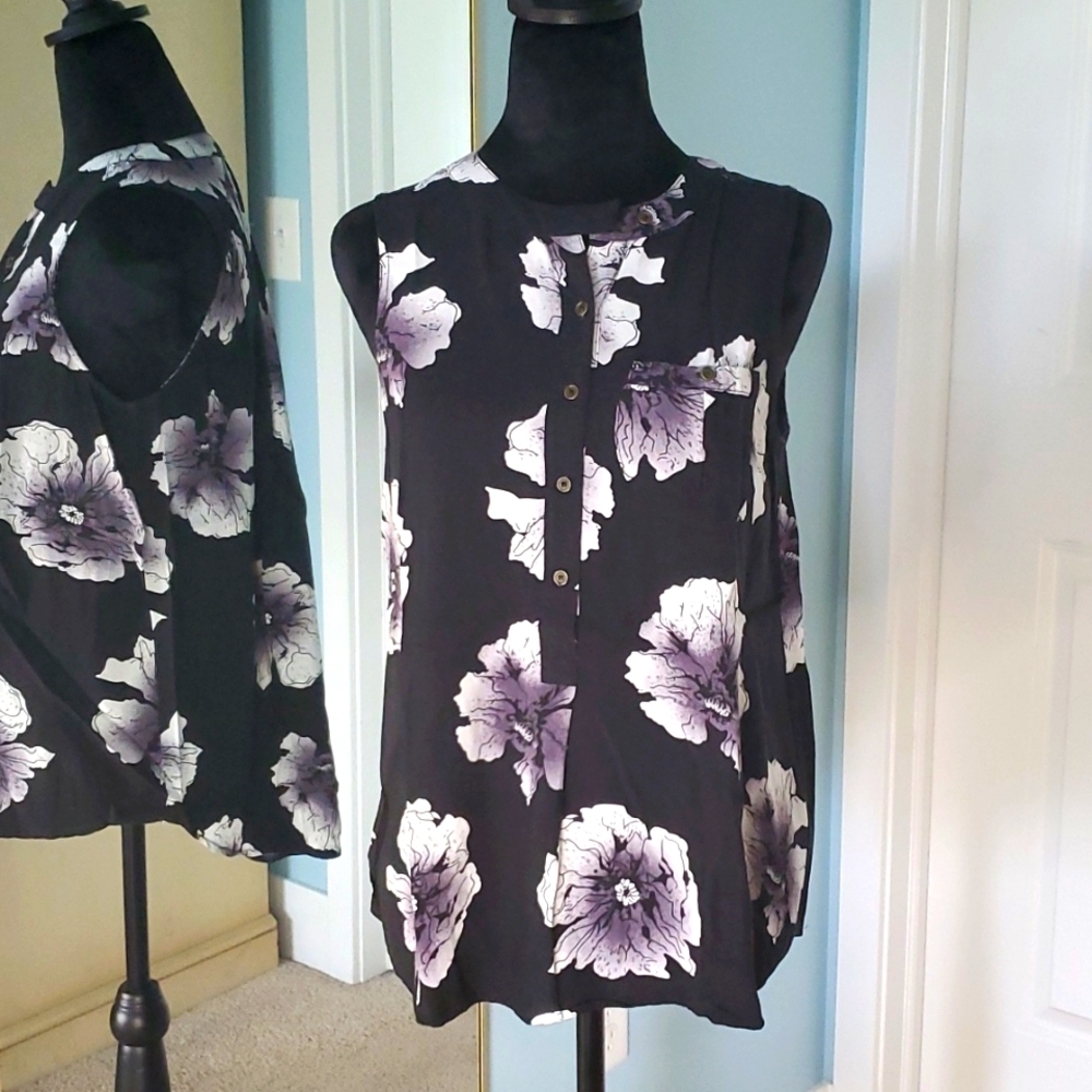 Entro sleeveless floral top Small